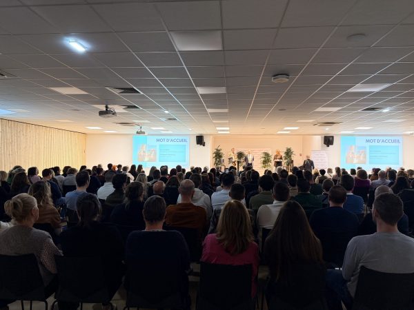 Location salle de séminaire, conférence, plus de 100 personnes